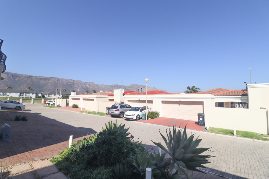 3 Bedroom Property for Sale in Gordons Bay Central Western Cape